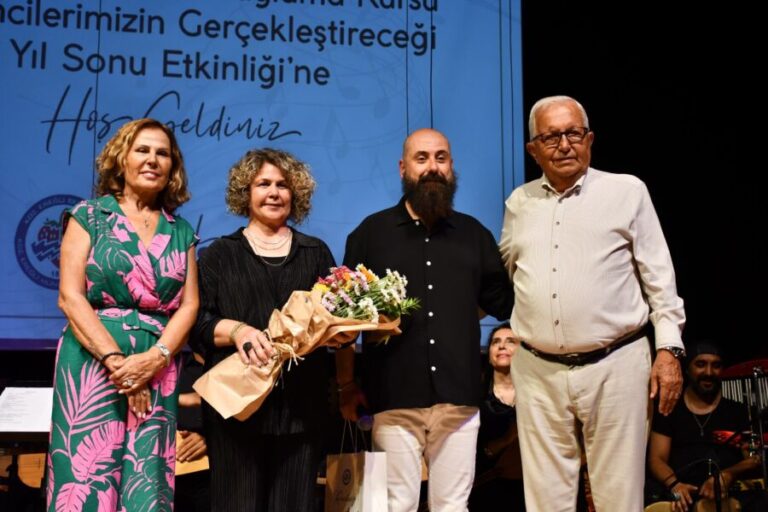 Sazdan Adam yıl sonu konseri büyük beğeni topladı