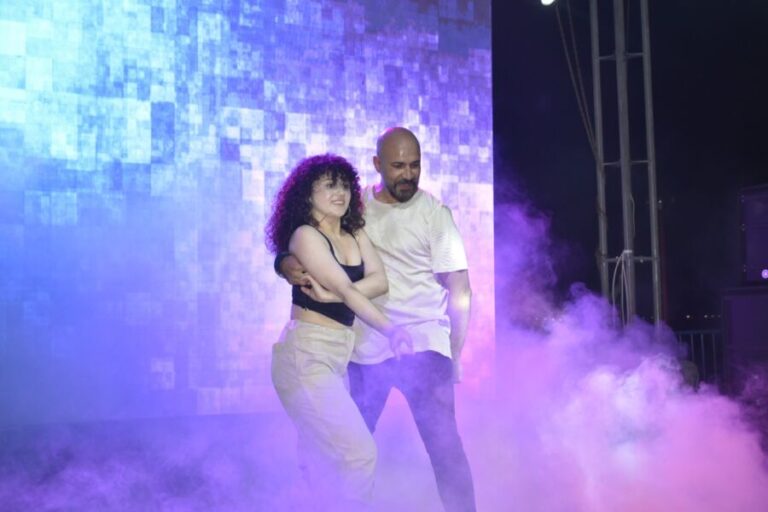 Stand Up ve dans gösterileri coşturdu