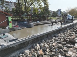 Sahilde çalışmalar devam ediyor