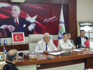 Posbıyık: “Delikanlıysan alsana belediyeyi”