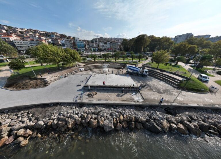 Amfi Tiyatro sahnesi büyütülüyor