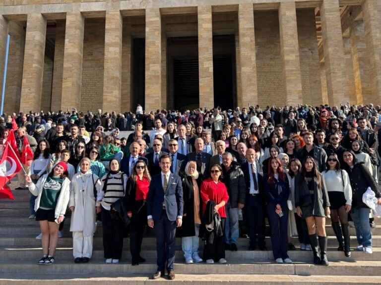İYİ gençlikten Ankara çıkartması
