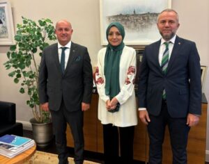 Başkan Keleş ve Ünlüler’den Saadet Oruç’a ziyaret