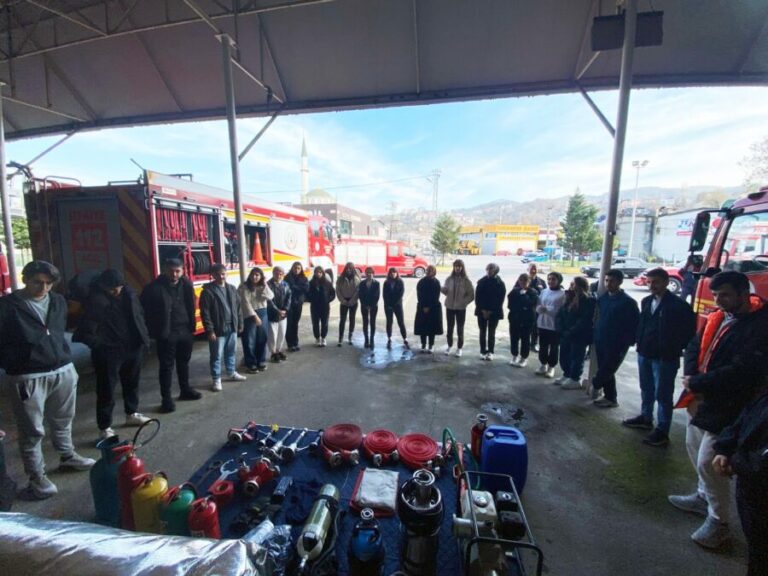 Gönüllü itfaiyeciler sahaya çıktı