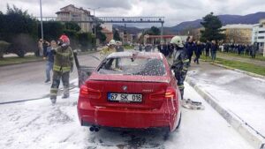 Çaycuma’da lüks araç alevler içinde kaldı