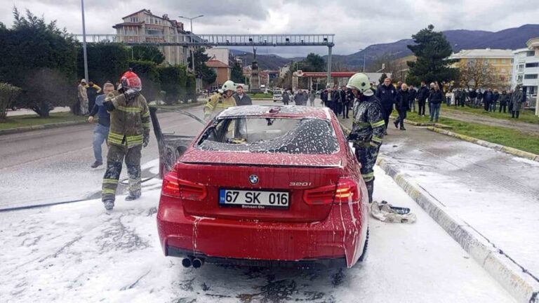 Çaycuma’da lüks araç alevler içinde kaldı