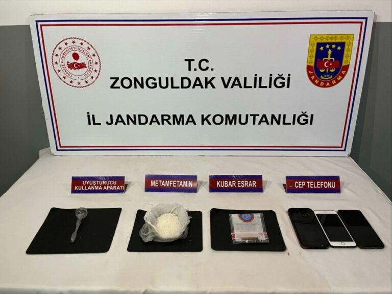 Devrek’te 3 şahıs uyuşturucu bulundurmaktan tutunlandı