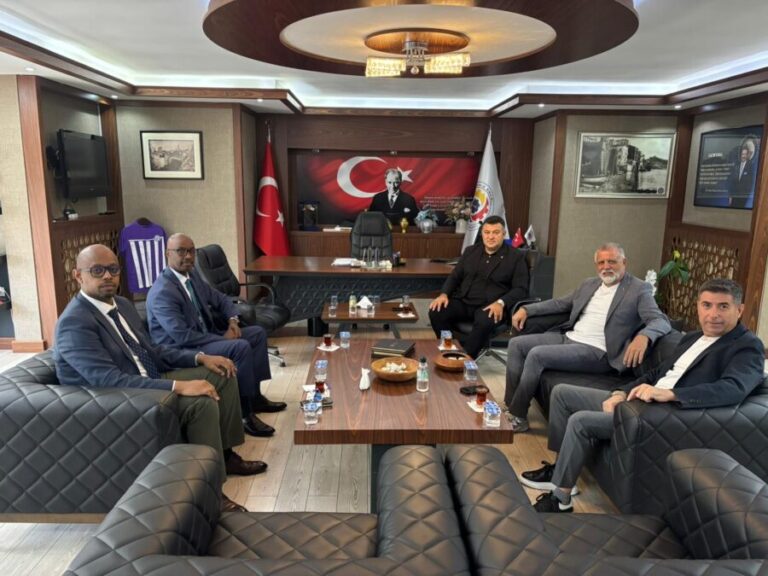 Ruanda Büyükelçisi ve Ticaret Ateşesi Kdz.Ereğli Ticaret ve Sanayi Odasını ziyaret etti