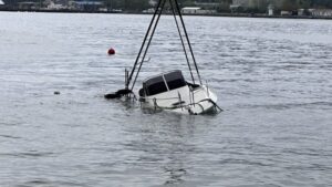 Kdz. Ereğli’de fırtınada batan kabinli sürat teknesi denizden çıkarıldı