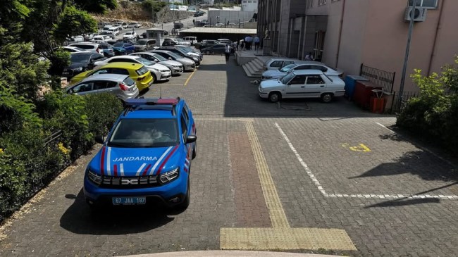 Alaplı’da aranan firari evinde yakalandı