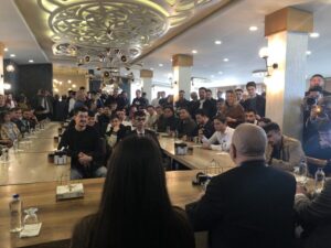 Ümit Özdağ Kdz. Ereğli’de parti binası açılışından sonra gençlerle bir araya geldi