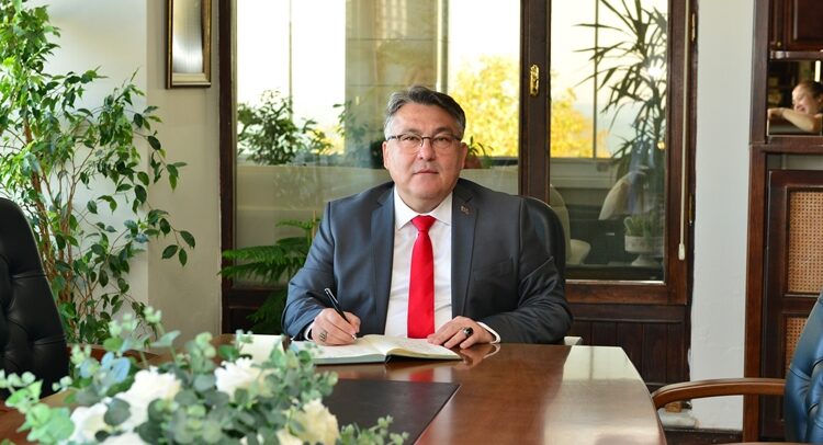 Rektör Özölçer’den 24 Kasım Öğretmenler Günü Mesajı