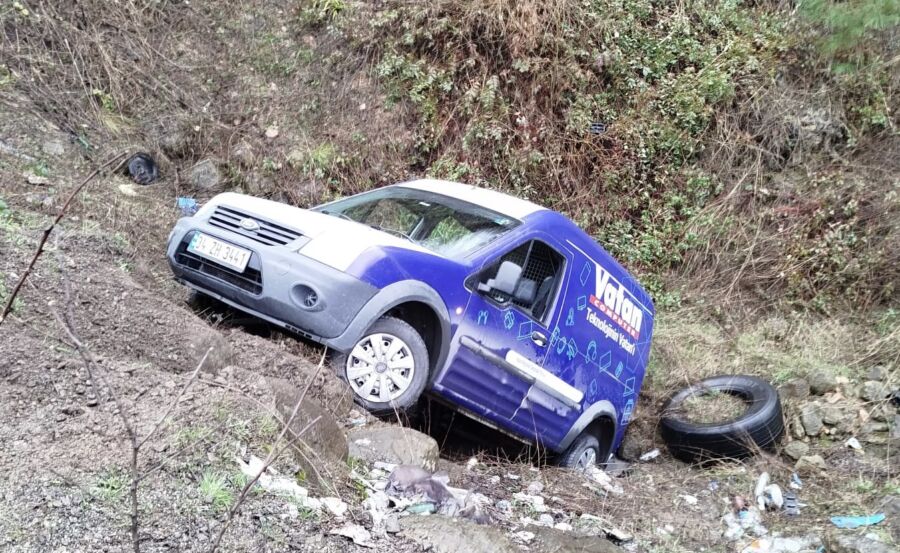 Zonguldak – Ereğli yolunda Vatan Bilgisayar’a ait araç kaza yaptı