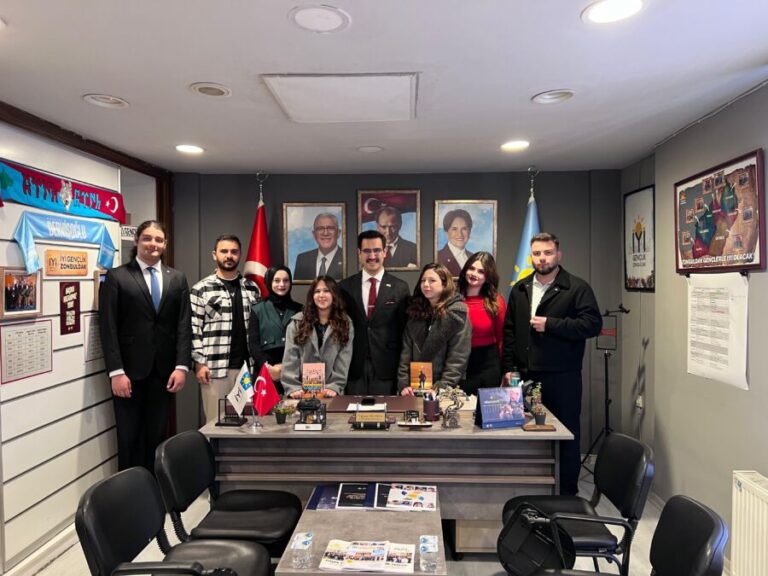 Zonguldak’ta 23 Nisan coşkusu: Koltuk Işıl’a devredildi, çocuklara hediyeler dağıtıldı