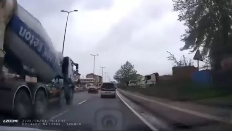 Ereğli Beton mikseri seyir halindeki araçlara zor anlar yaşattı