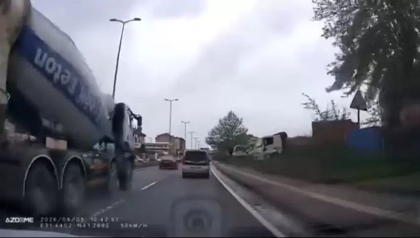 Ereğli Beton mikseri seyir halindeki araçlara zor anlar yaşattı