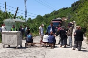 Kıyıcak’ta sabır taştı: Mahalleli kamyonlara yolu kapattı