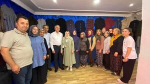 Bozkurt, Kızılca Köyü’nde gönülleri fethetti: Hem sergiye katıldı hem de akülü araç sorununu çözdü