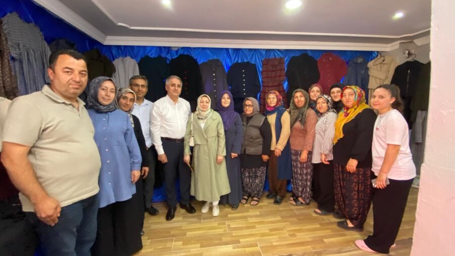Bozkurt, Kızılca Köyü’nde gönülleri fethetti: Hem sergiye katıldı hem de akülü araç sorununu çözdü