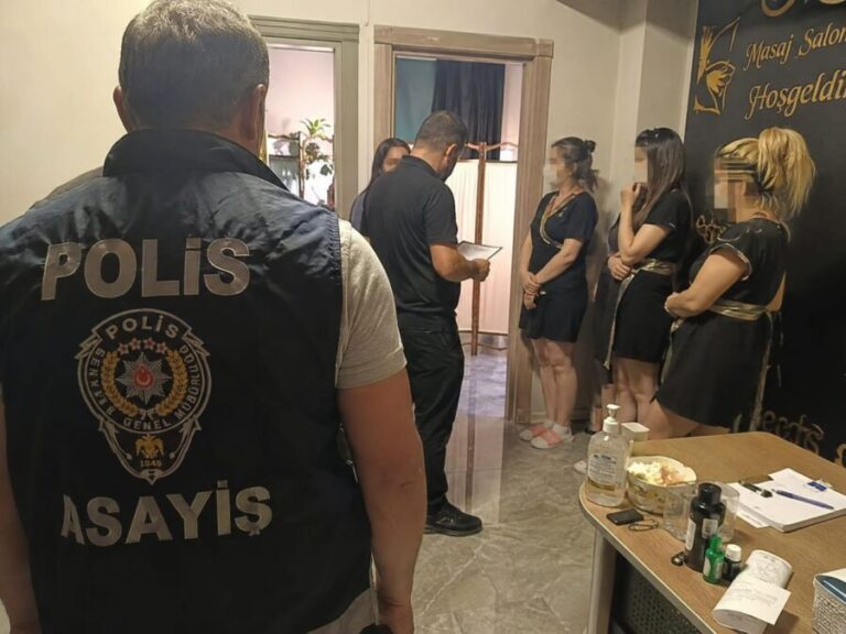 Ereğli’de masaj salonlarına polis baskını