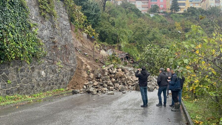 Kdz. Ereğli’de Sağanaktan Dolayı İstinat Duvarı Çöktü
